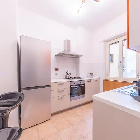 Lungotevere Apartment-2